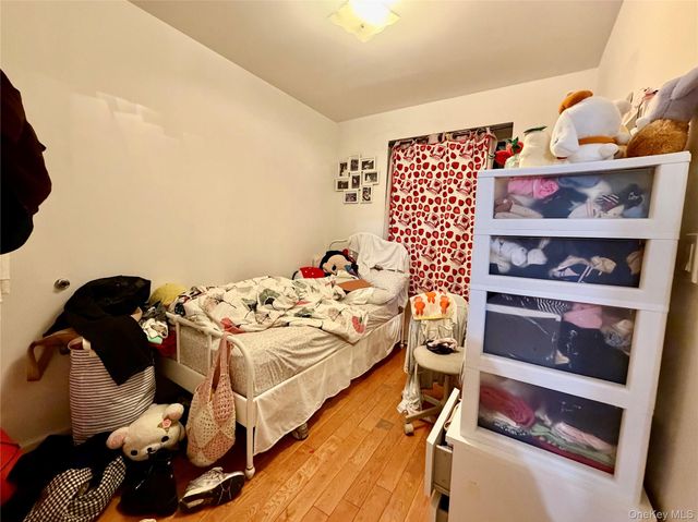 3509 Leavitt St, Flushing, NY 11354