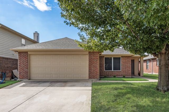 4848 Trail Hollow Drive, Fort Worth, TX 76244