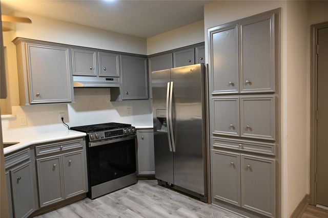10053 W Twin Shore Drive, Willis, TX 77318