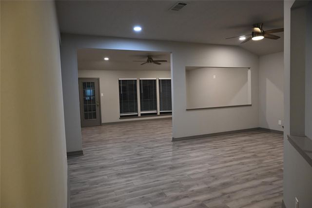 10053 W Twin Shore Drive, Willis, TX 77318
