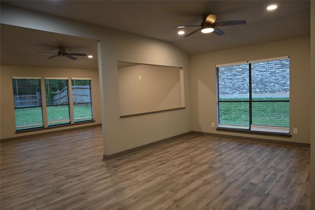 10053 W Twin Shore Drive, Willis, TX 77318