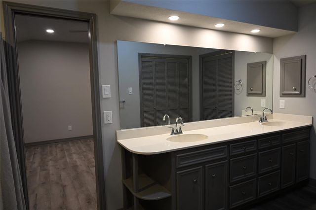 10053 W Twin Shore Drive, Willis, TX 77318