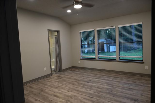 10053 W Twin Shore Drive, Willis, TX 77318
