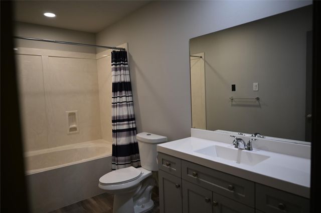 10053 W Twin Shore Drive, Willis, TX 77318