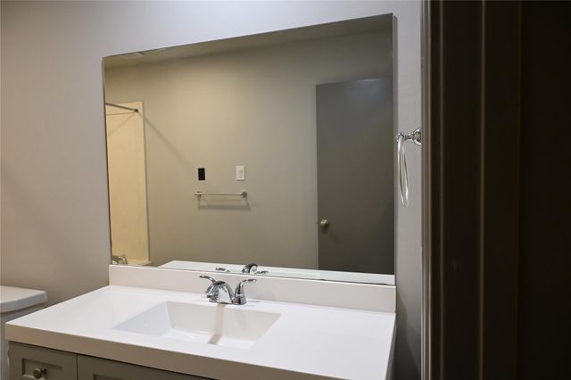 10053 W Twin Shore Drive, Willis, TX 77318