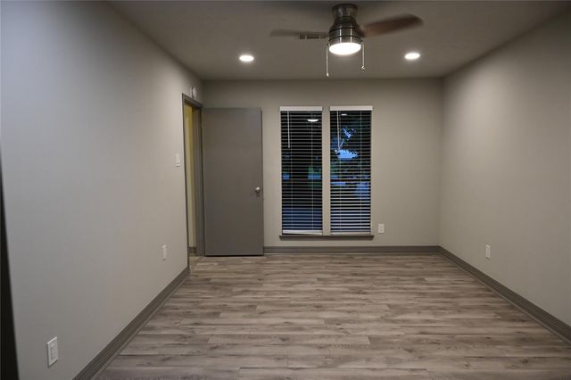 10053 W Twin Shore Drive, Willis, TX 77318