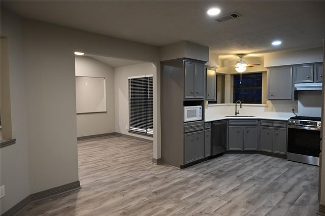 10053 W Twin Shore Drive, Willis, TX 77318