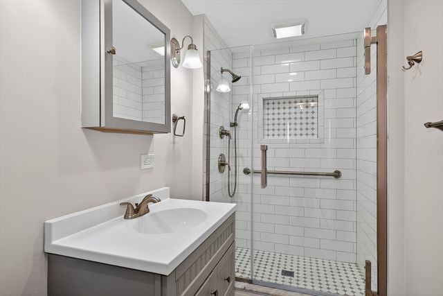 28 Ekman St 1, Worcester, MA 01607