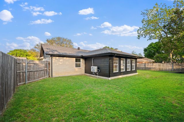 3621 Stephenson Drive, Bedford, TX 76021