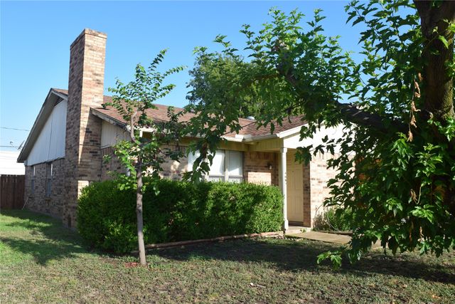 1806 Family Circle, Grand Prairie, TX 75051