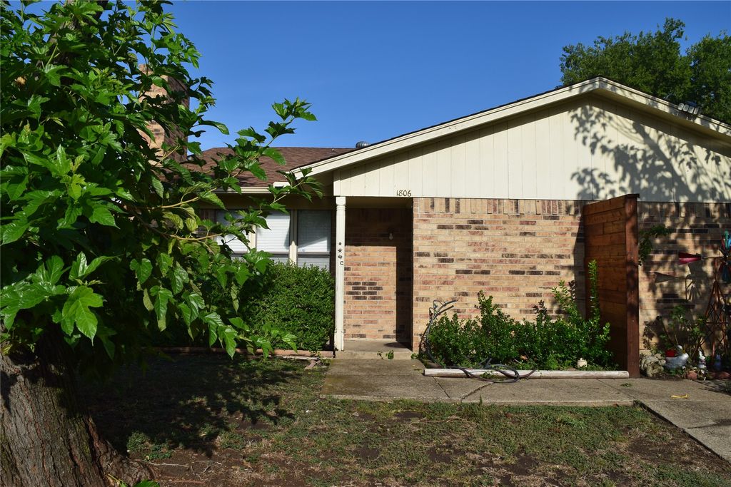 1806 Family Circle, Grand Prairie, TX 75051