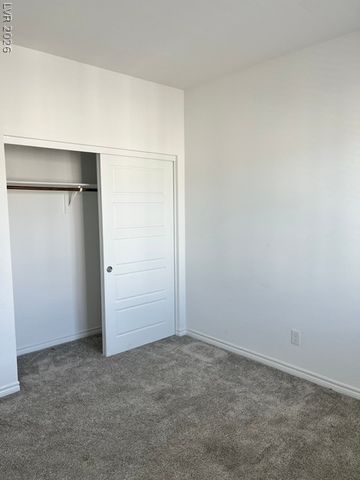 7324 North Decatur Boulevard 4, Las Vegas, NV 89131