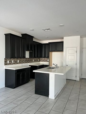 7324 North Decatur Boulevard 4, Las Vegas, NV 89131