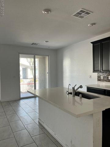 7324 North Decatur Boulevard 4, Las Vegas, NV 89131