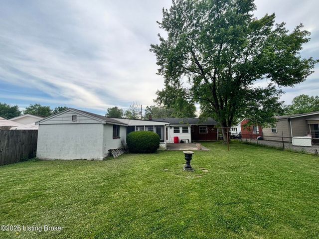 405 Mac Brae Rd, Louisville, KY 40214
