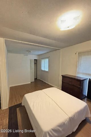 405 Mac Brae Rd, Louisville, KY 40214