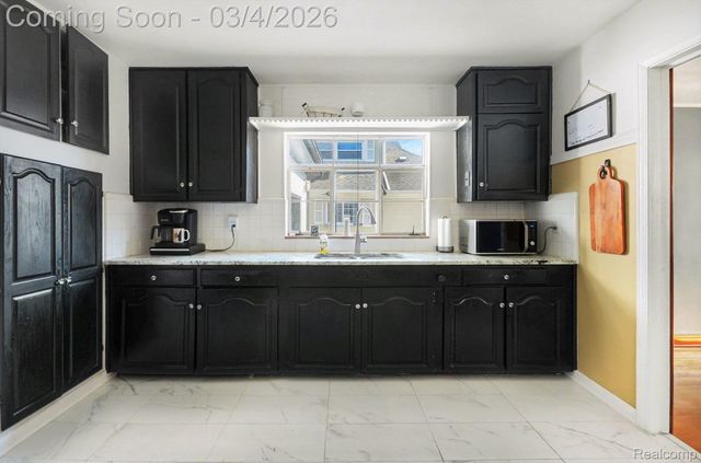 20501 Shady Lane Avenue, St. Clair Shores, MI 48080