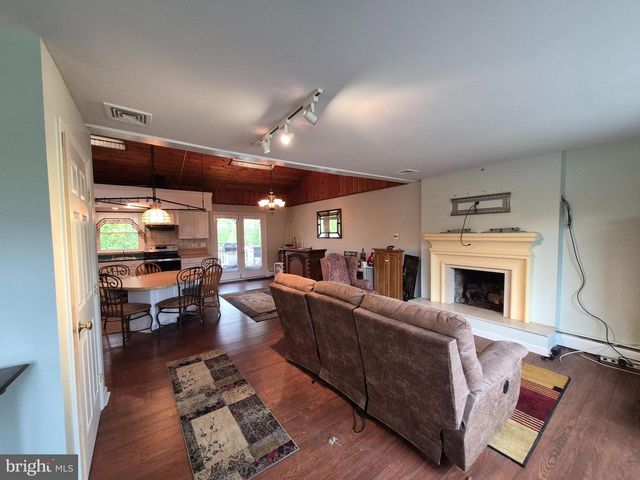 705 W VALLEY FORGE RD, King Of Prussia, PA 19406