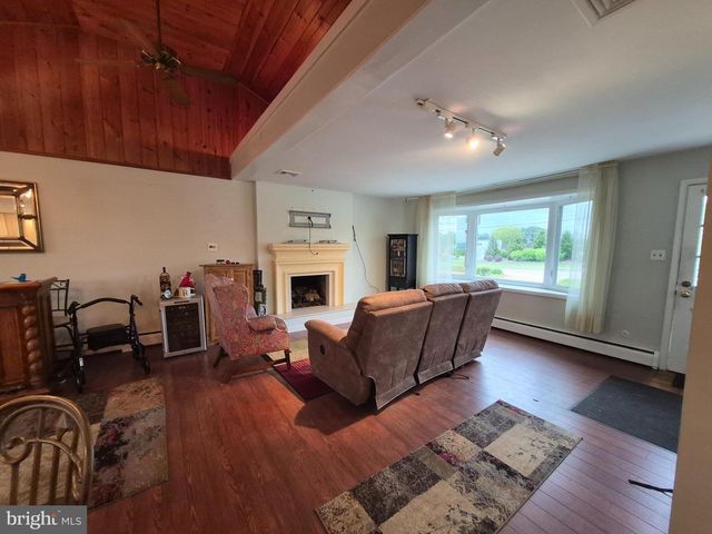 705 W VALLEY FORGE RD, King Of Prussia, PA 19406