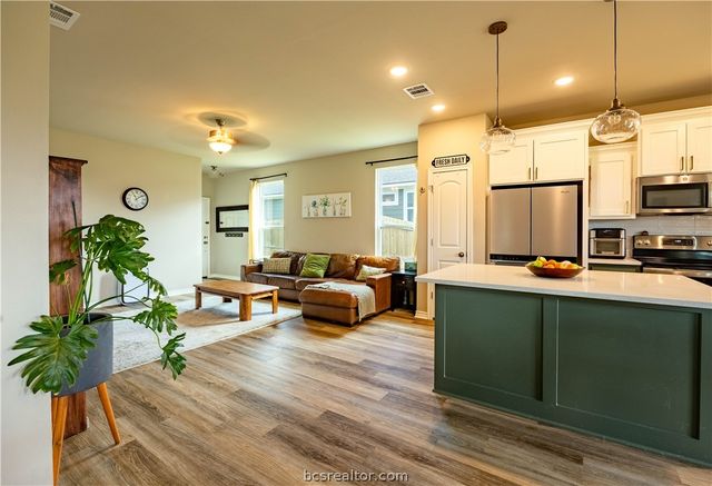 2390 Lightfoot Lane, Bryan, TX 77803