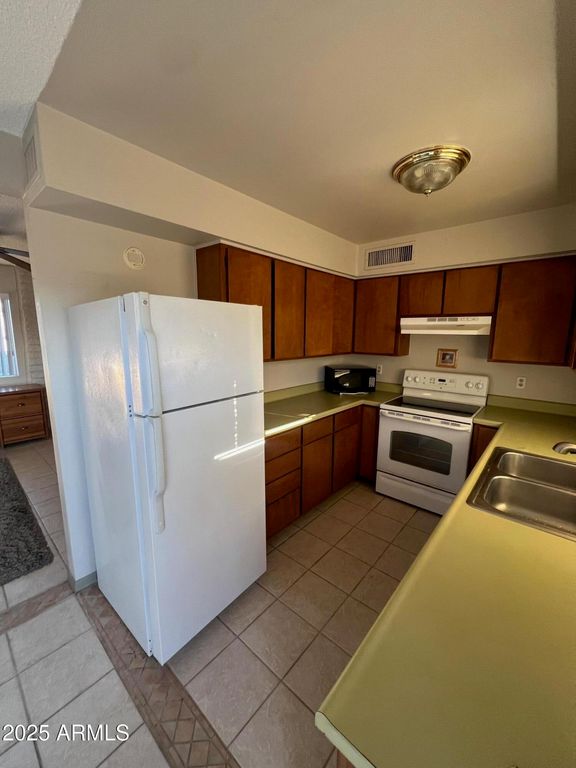 5518 E Lindstrom Lane B6, Mesa, AZ 85215 — photo 2
