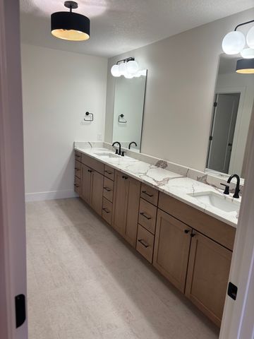 6382 Pelican Street, Bettendorf, IA 52722