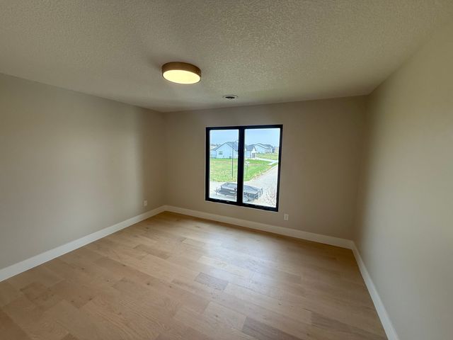 6382 Pelican Street, Bettendorf, IA 52722