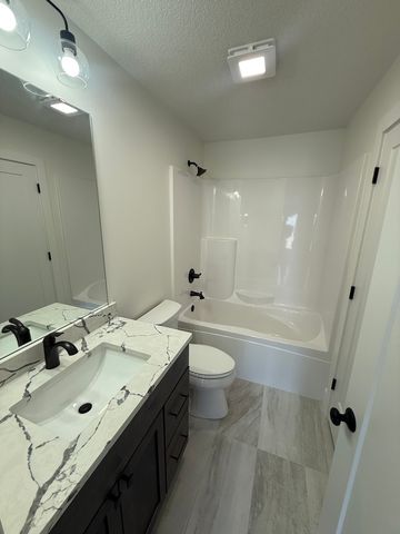 6382 Pelican Street, Bettendorf, IA 52722