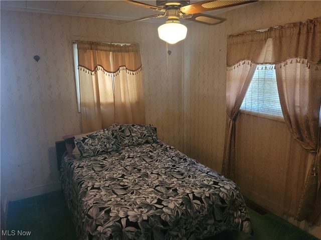 2884 Barder Avenue SE, Warren, OH 44484