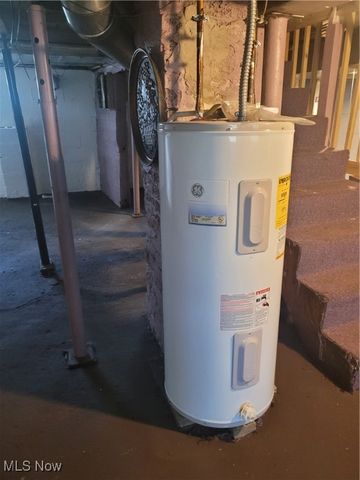 2884 Barder Avenue SE, Warren, OH 44484