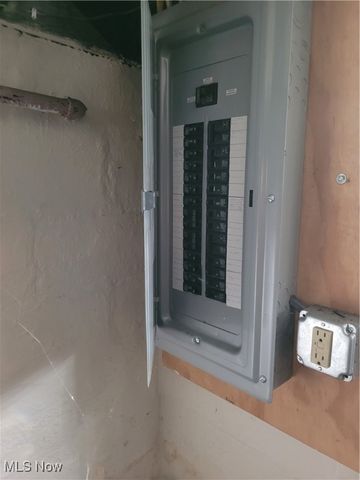 2884 Barder Avenue SE, Warren, OH 44484