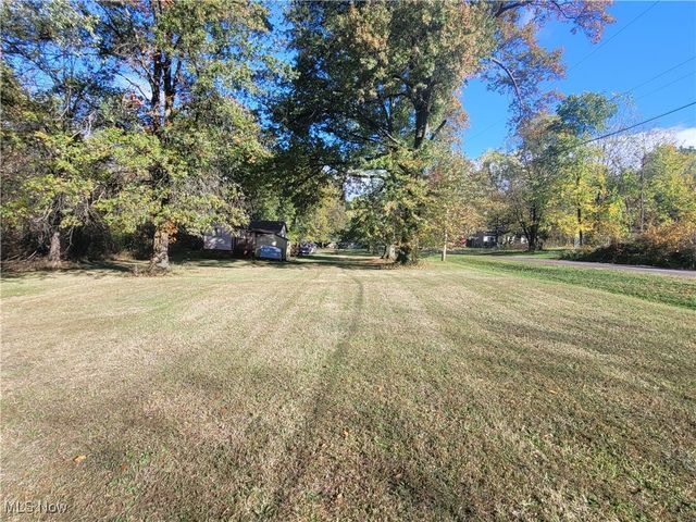 2884 Barder Avenue SE, Warren, OH 44484