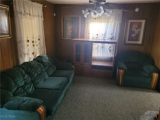 2884 Barder Avenue SE, Warren, OH 44484