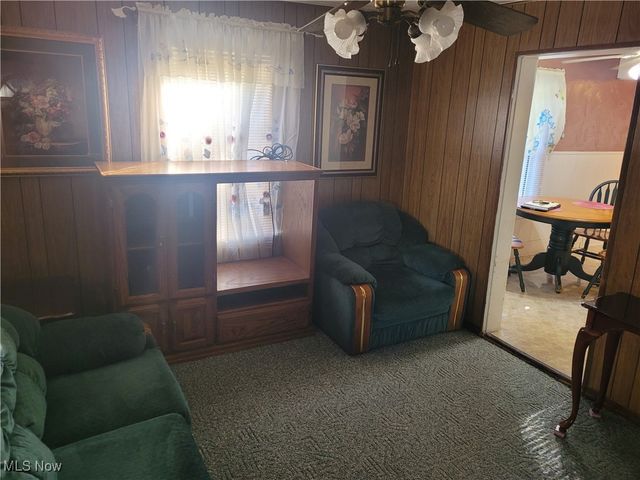 2884 Barder Avenue SE, Warren, OH 44484