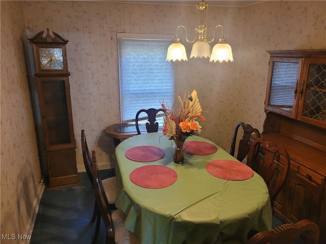 2884 Barder Avenue SE, Warren, OH 44484