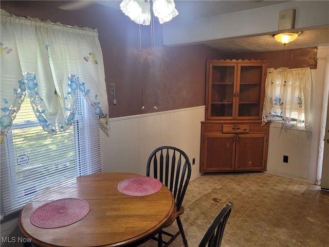 2884 Barder Avenue SE, Warren, OH 44484