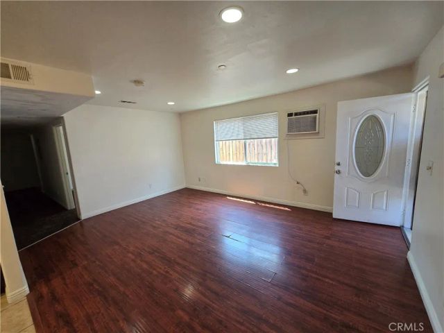 10218 S San Pedro, Los Angeles, CA 90003