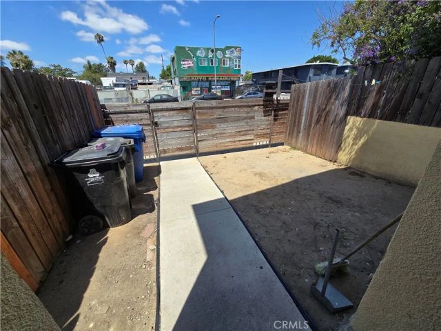 10218 S San Pedro, Los Angeles, CA 90003