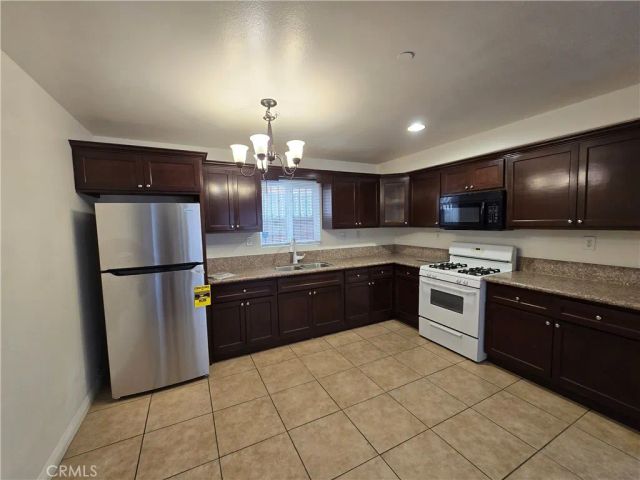 10218 S San Pedro, Los Angeles, CA 90003