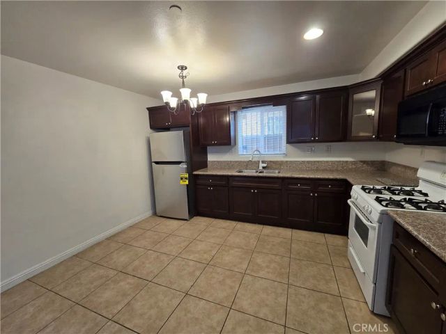 10218 S San Pedro, Los Angeles, CA 90003