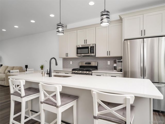 2926 Artemis Drive, Troy, MI 48085
