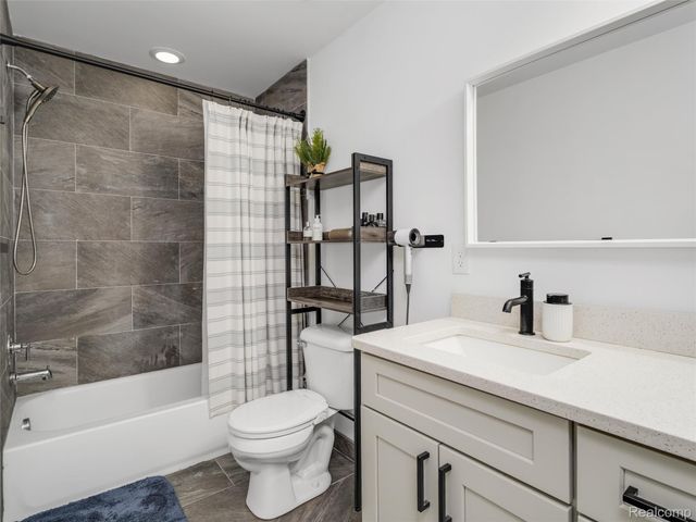 2926 Artemis Drive, Troy, MI 48085