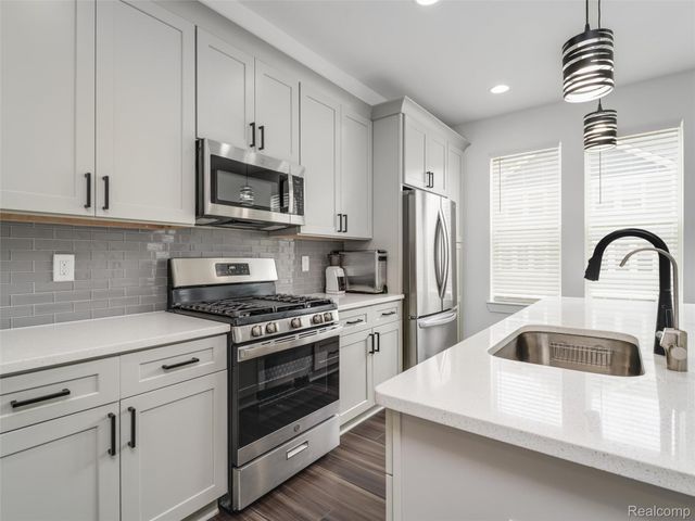 2926 Artemis Drive, Troy, MI 48085