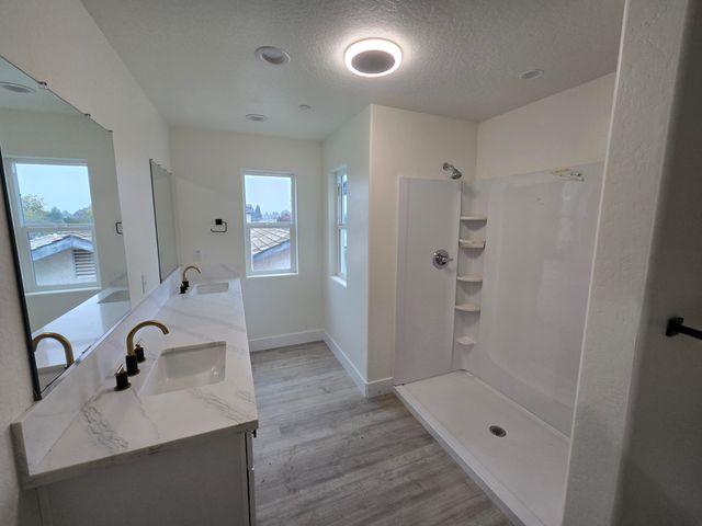 2032 E Pershing Avenue, Visalia, CA 93292