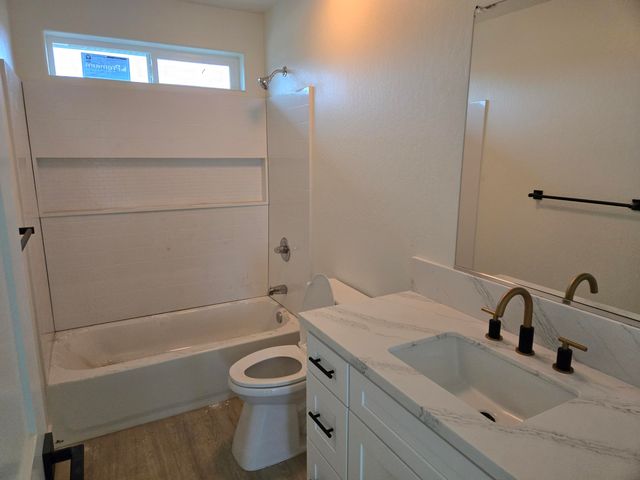 2032 E Pershing Avenue, Visalia, CA 93292