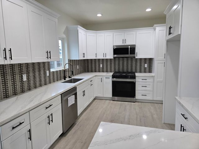 2032 E Pershing Avenue, Visalia, CA 93292