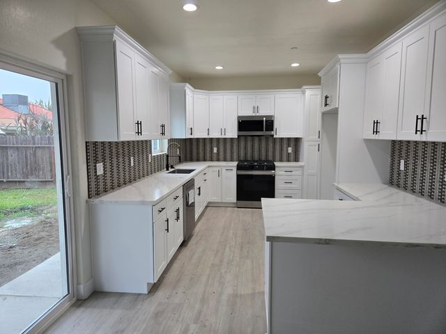 2032 E Pershing Avenue, Visalia, CA 93292