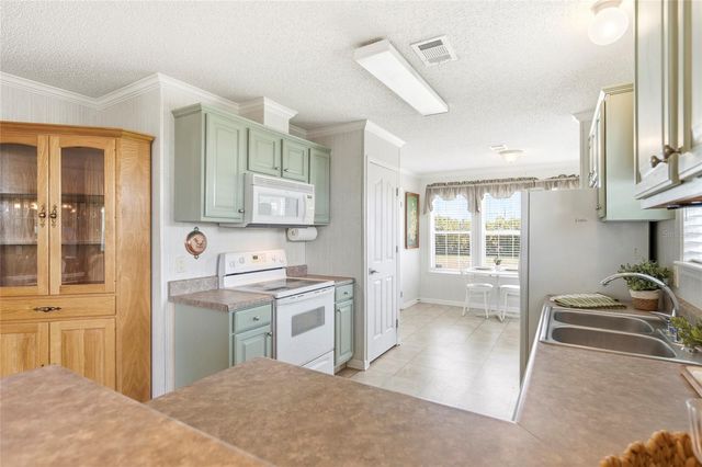 2 HOLLAND DRIVE 39E, Punta Gorda, FL 33950