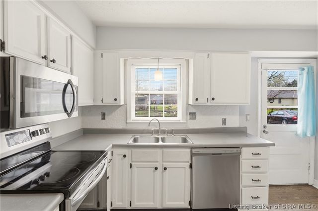 1121 Centralia Court, Clarksville, IN 47129