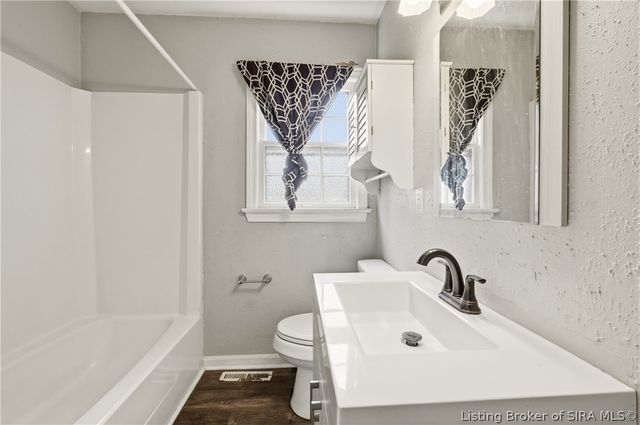 1121 Centralia Court, Clarksville, IN 47129